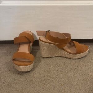 Chic Tan Wedge Sandals